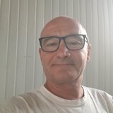 Domn 60 ani doresc  doamna miniona.